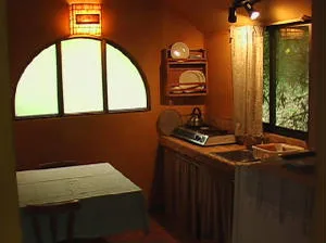 beautifullt furnished kitchen at white cloud sanctuary