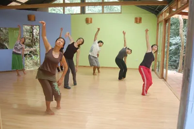 Group of peaple practicing salsa at rio shanti